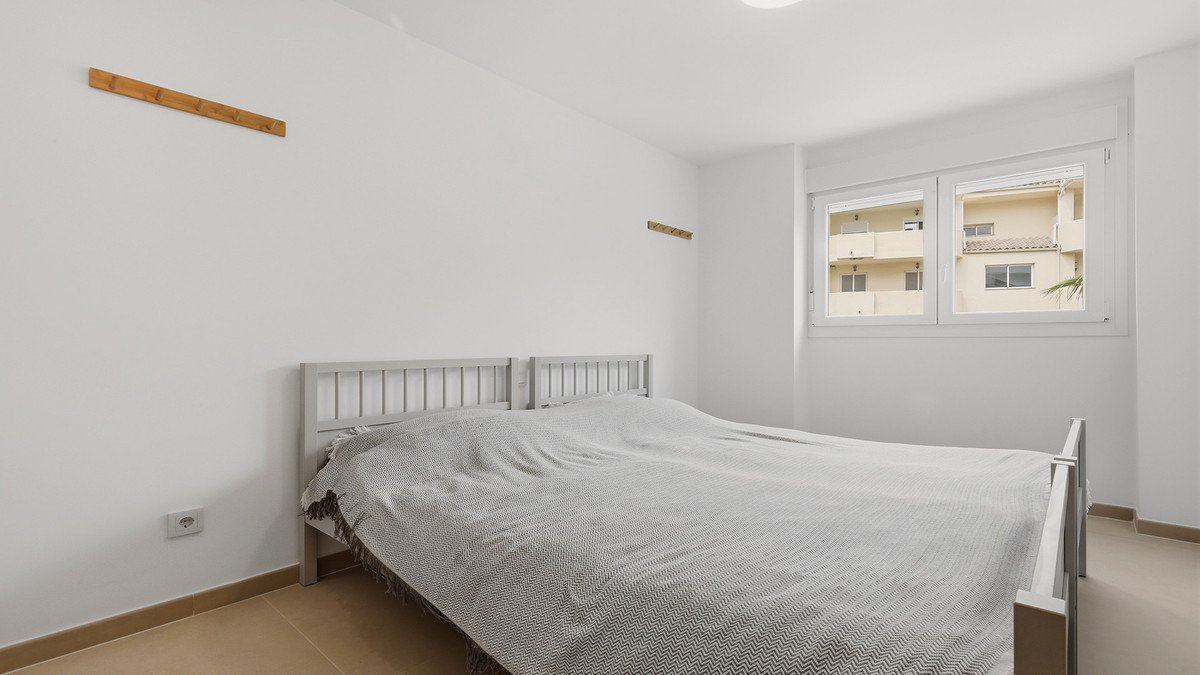 2 Bed Middle Floor Apartment in Manilva