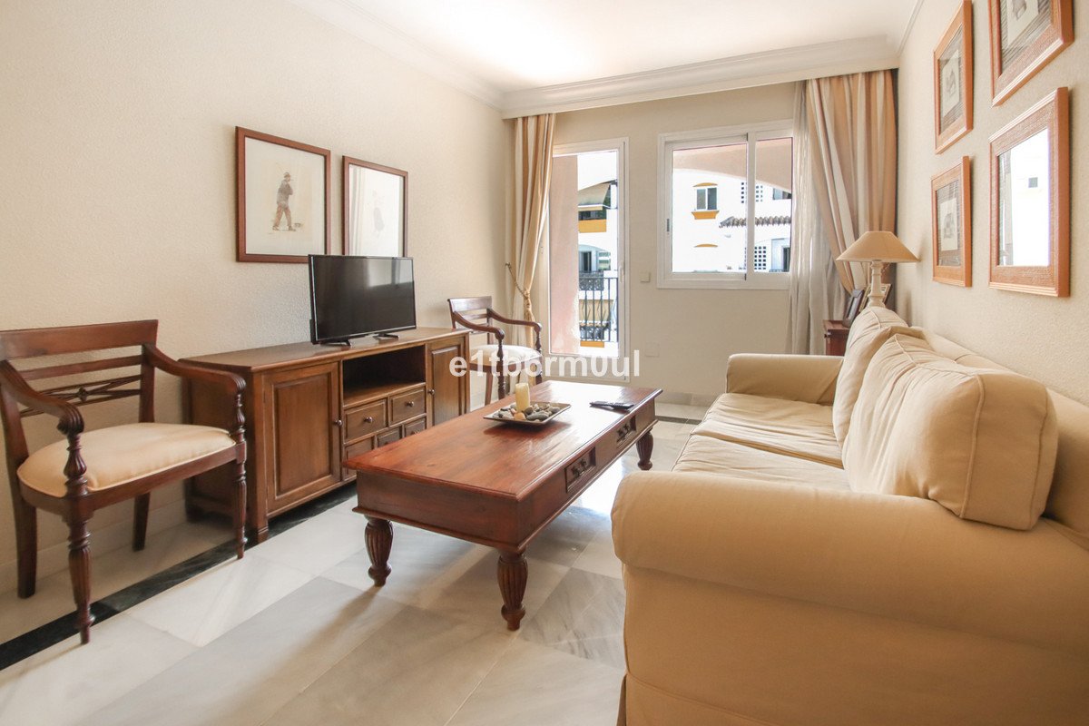 1 Bed Middle Floor Apartment in The Golden Mile