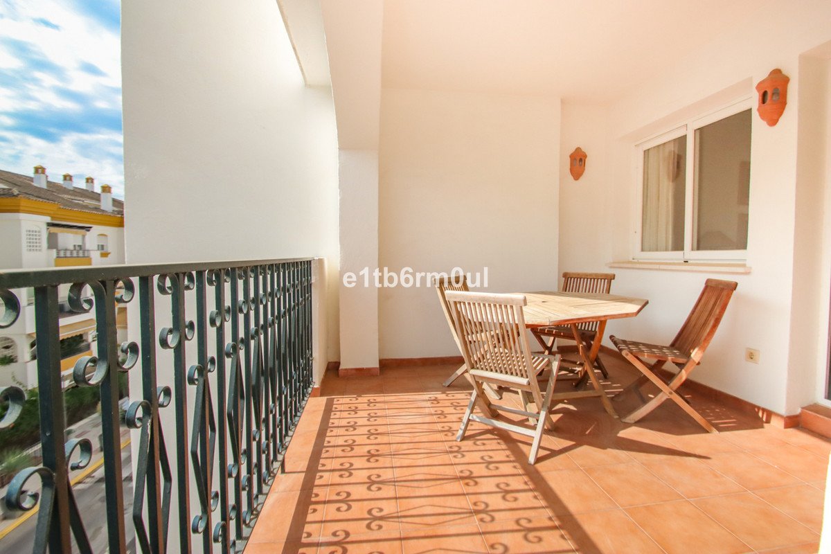 1 Bed Middle Floor Apartment in The Golden Mile