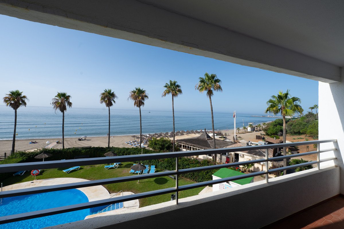 1 Bed Middle Floor Apartment in Calahonda