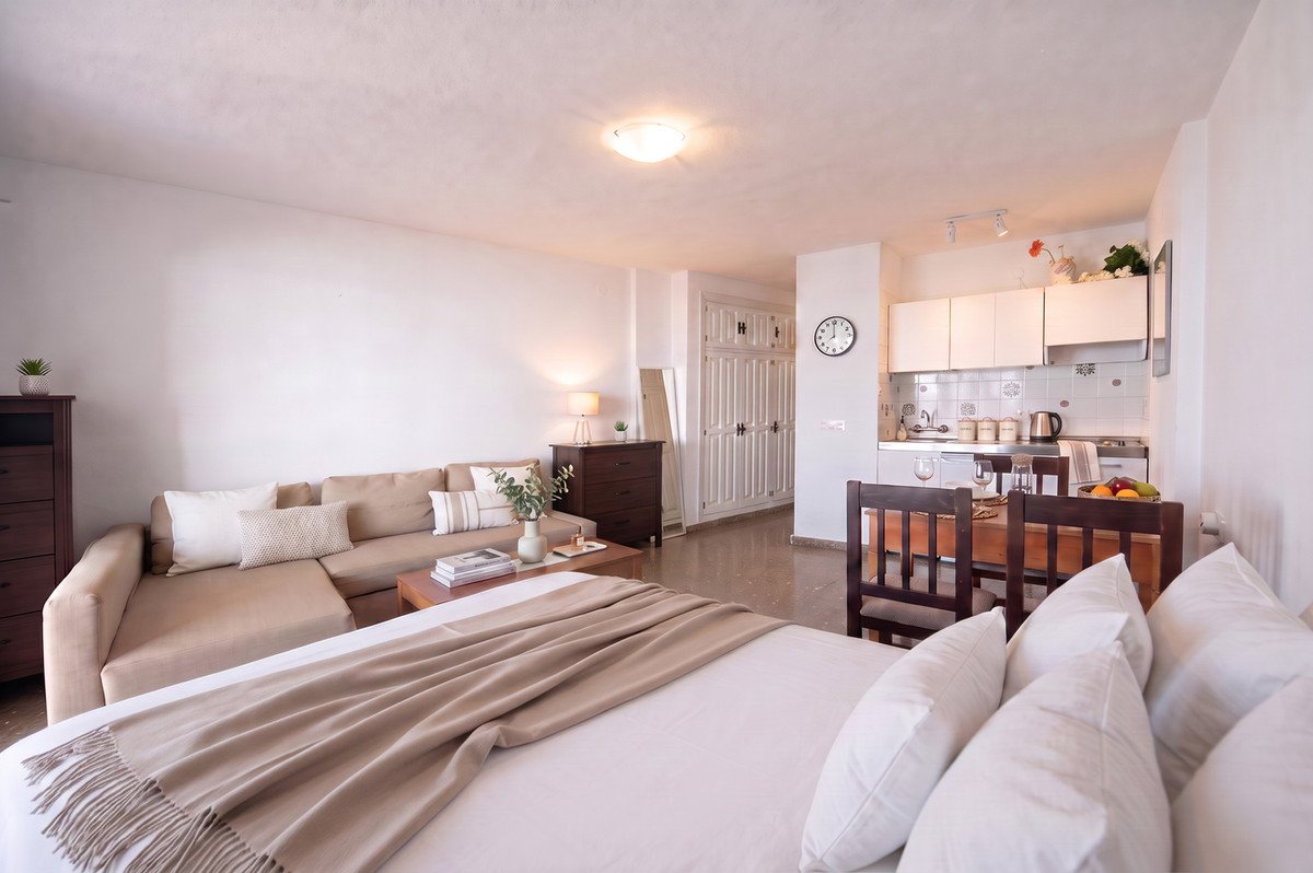 1 Bed Middle Floor Apartment in Calahonda