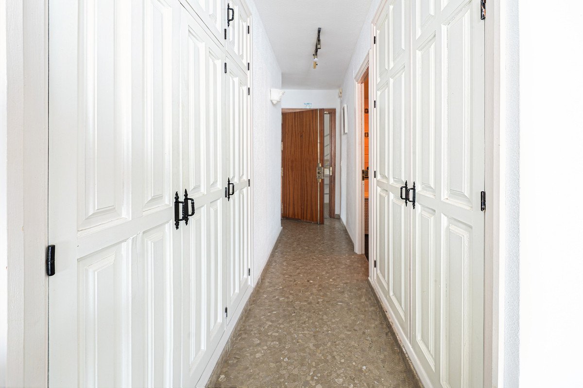 1 Bed Middle Floor Apartment in Calahonda