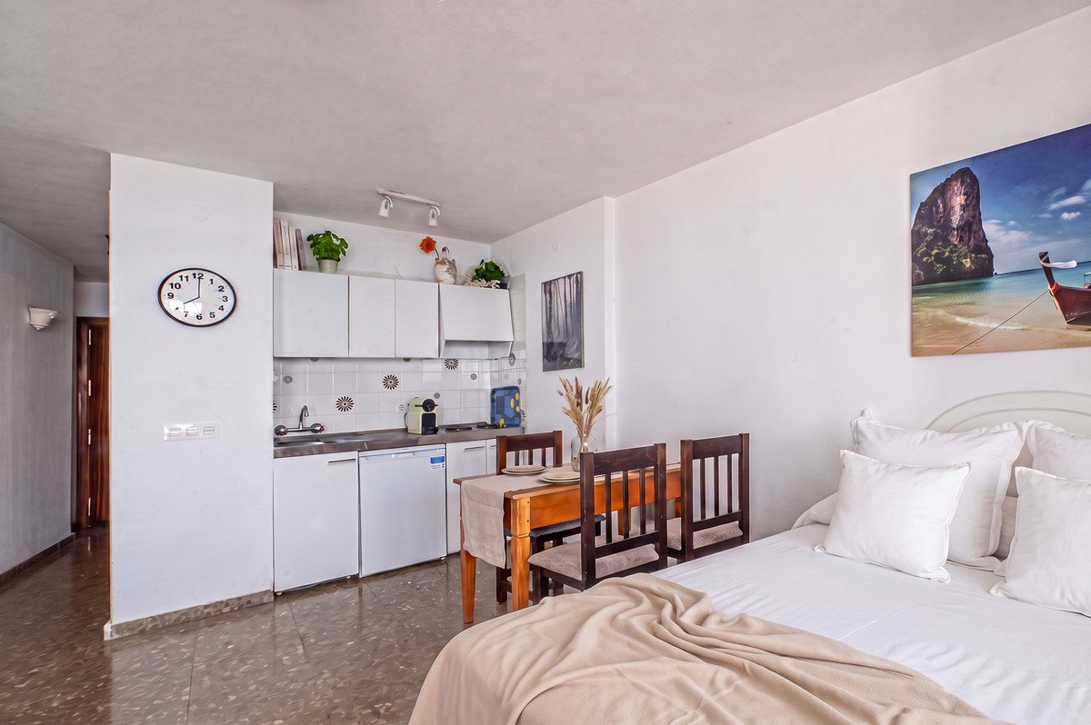 1 Bed Middle Floor Apartment in Calahonda