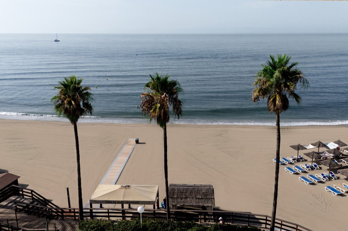 1 Bed Middle Floor Apartment in Calahonda
