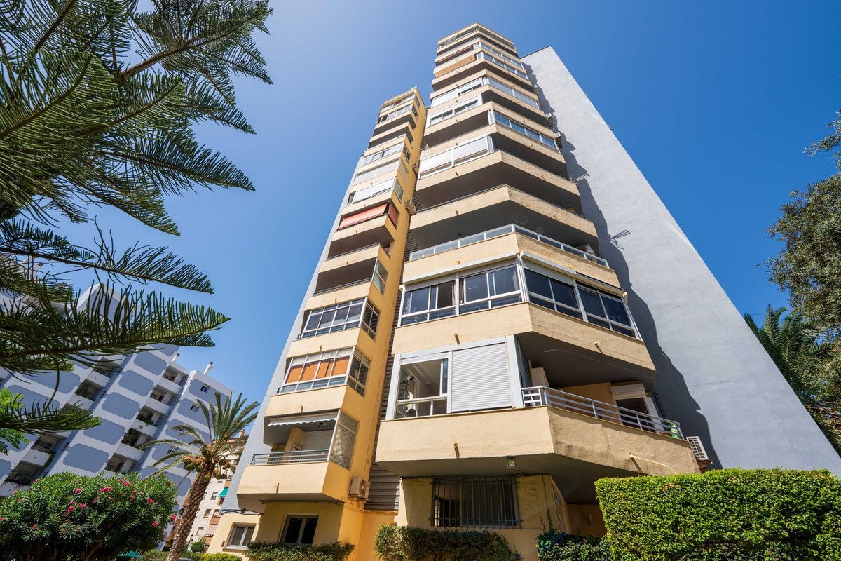 3 Bed Middle Floor Apartment in Fuengirola