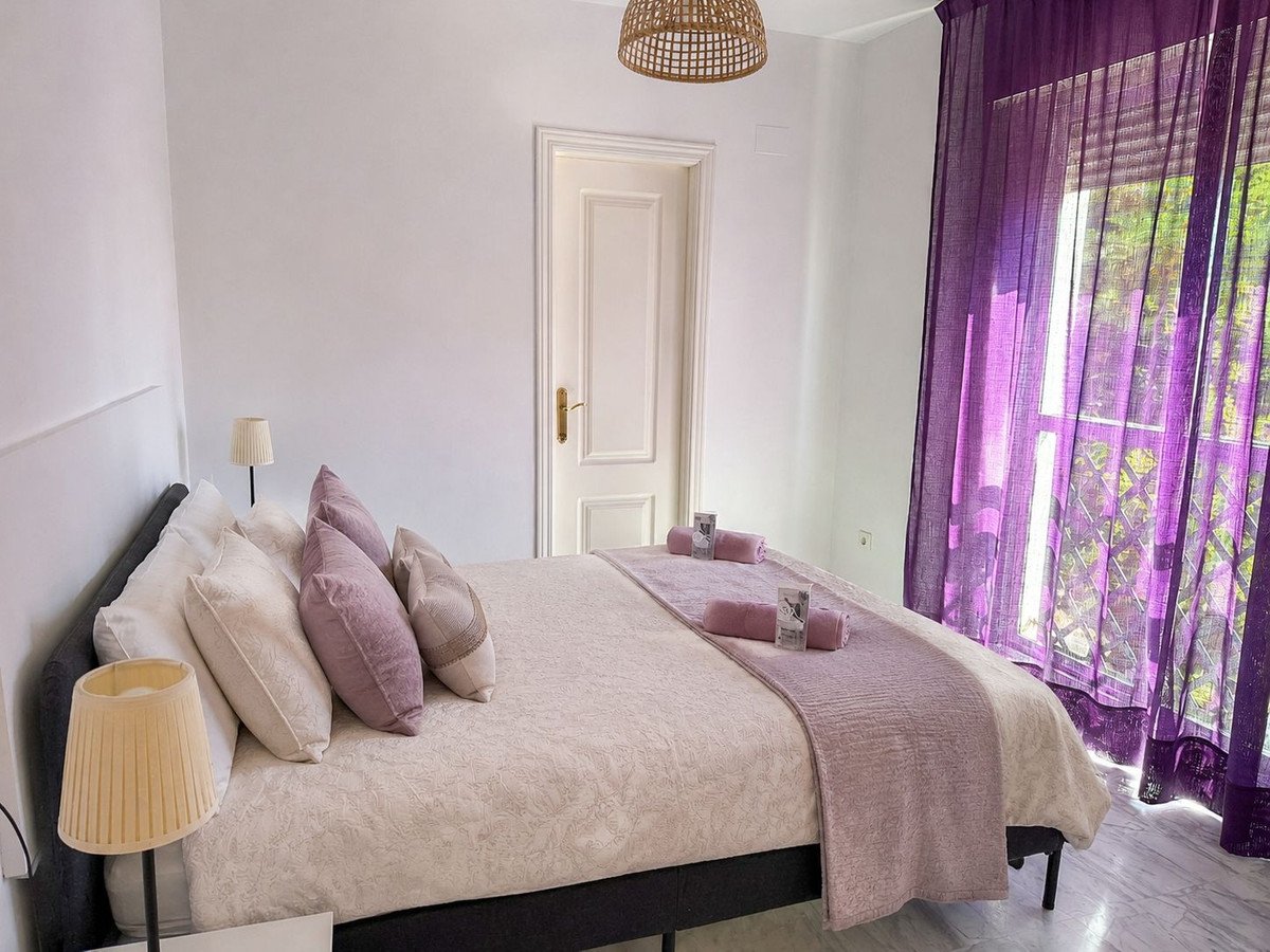 2 Bed Middle Floor Apartment in Marbella