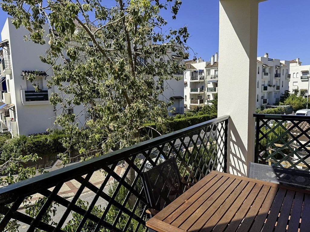 2 Bed Middle Floor Apartment in Marbella
