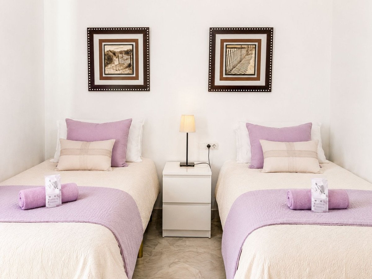 2 Bed Middle Floor Apartment in Marbella
