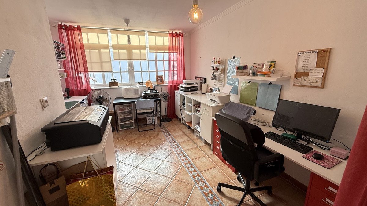 7 Bed Townhouse in Alhaurín el Grande