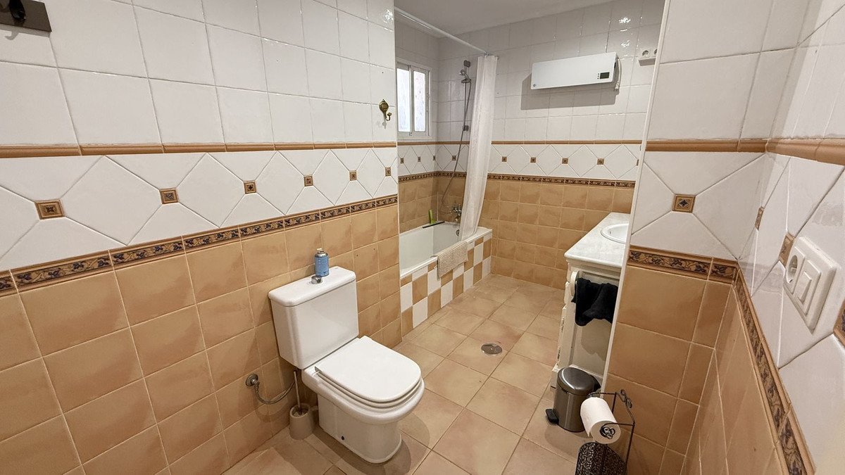 7 Bed Townhouse in Alhaurín el Grande