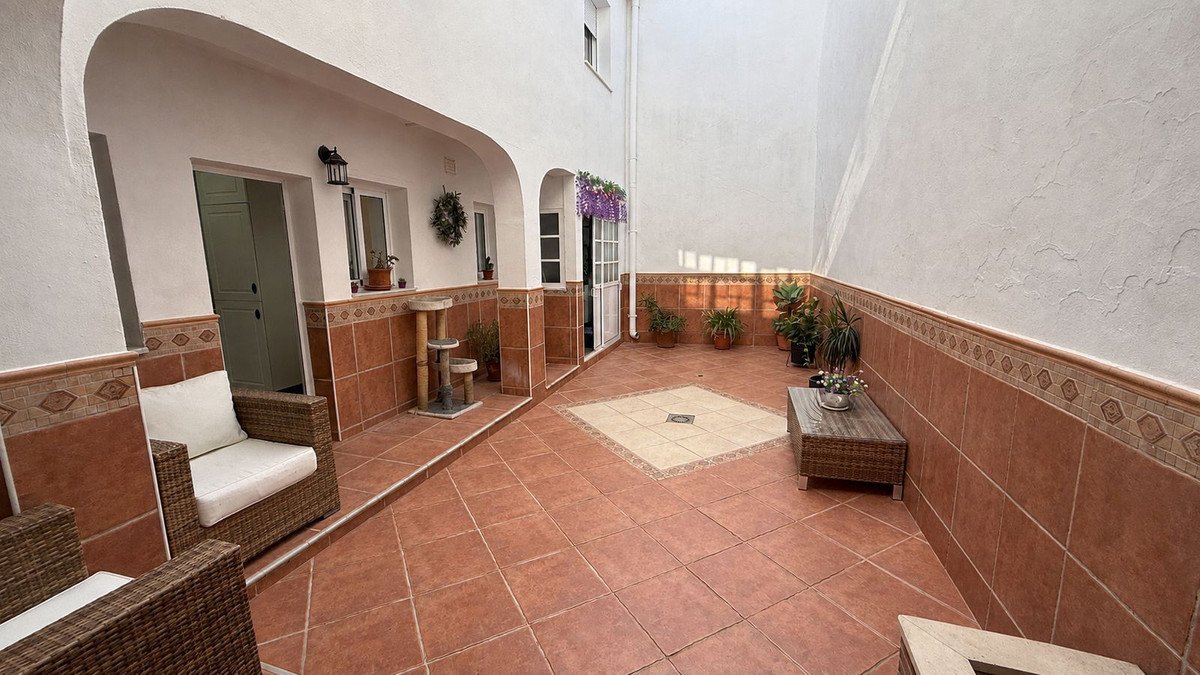 7 Bed Townhouse in Alhaurín el Grande