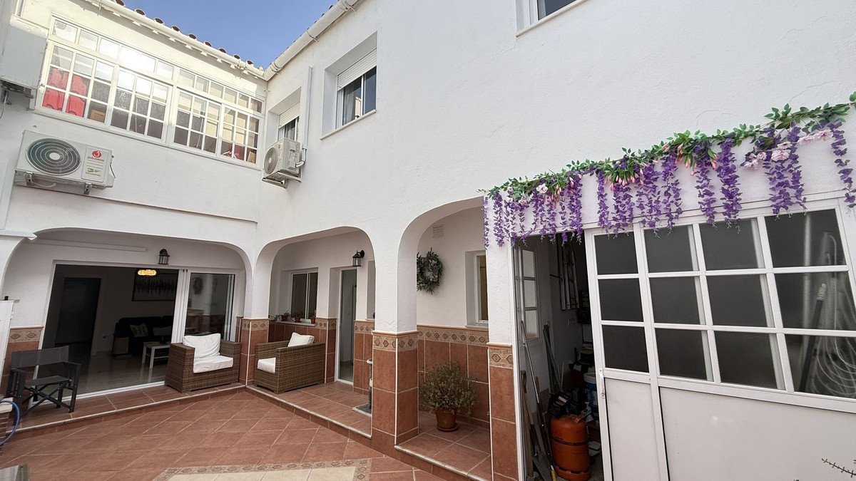 7 Bed Townhouse in Alhaurín el Grande
