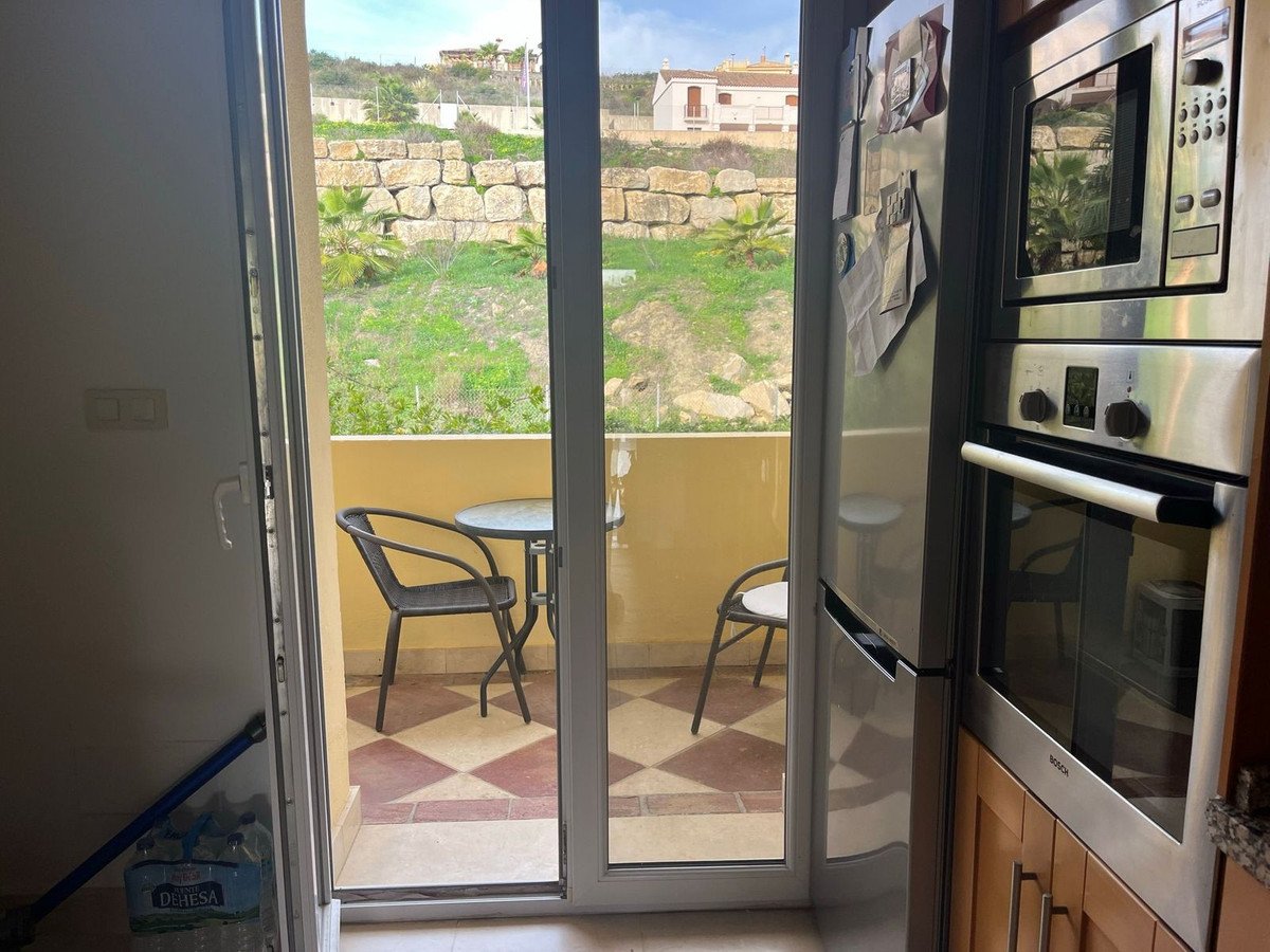 2 Bed Middle Floor Apartment in Casares Playa