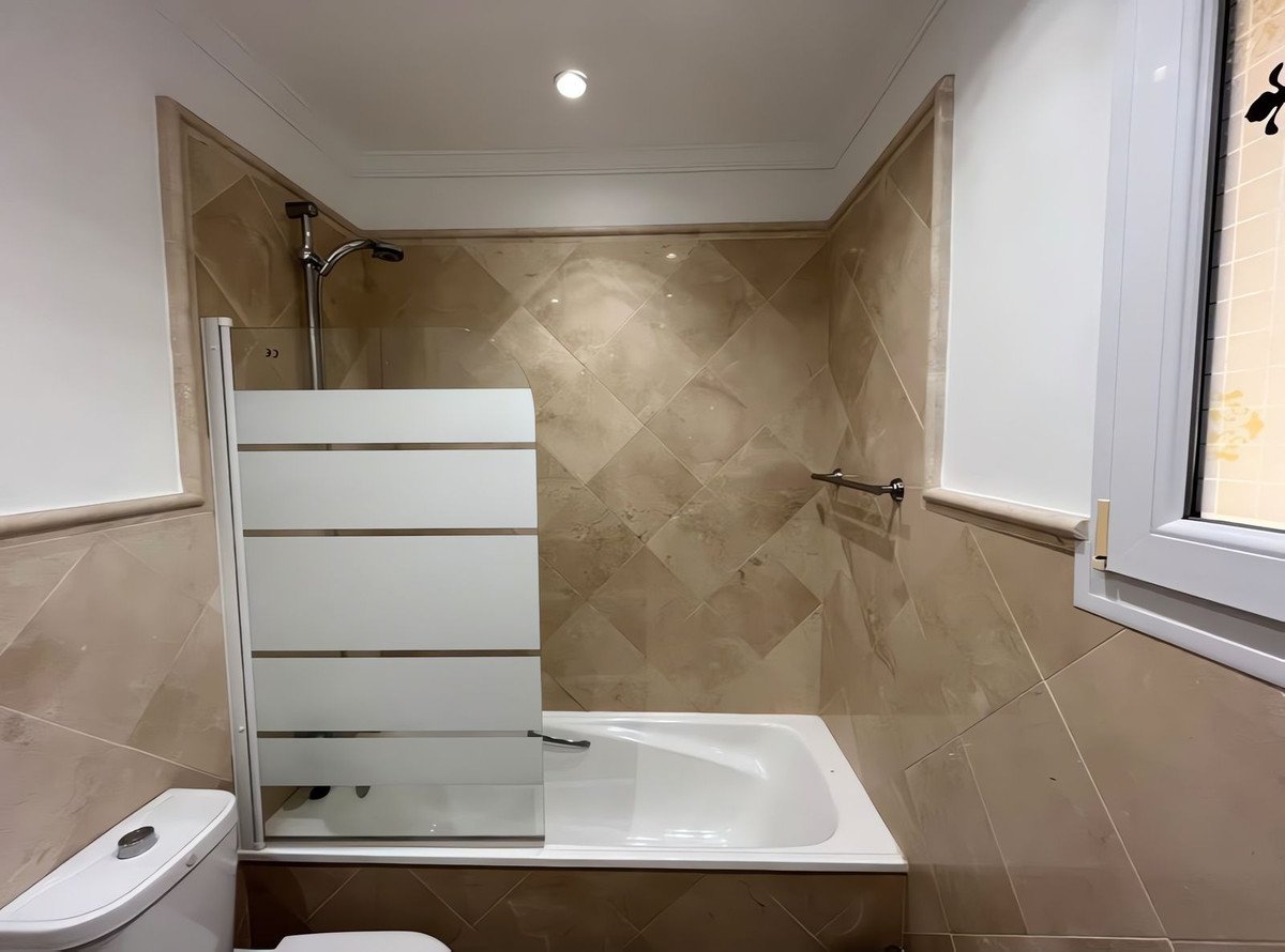 2 Bed Middle Floor Apartment in Casares Playa