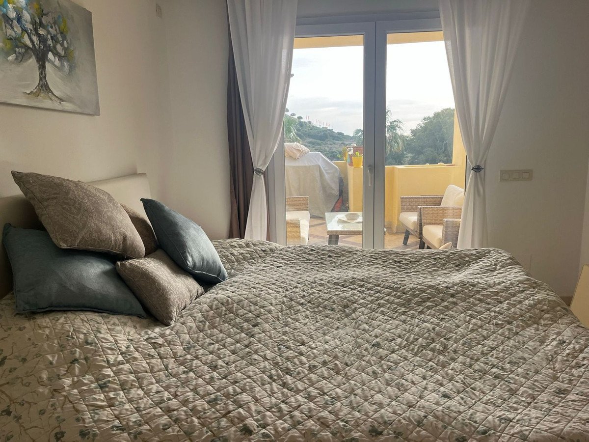 2 Bed Middle Floor Apartment in Casares Playa