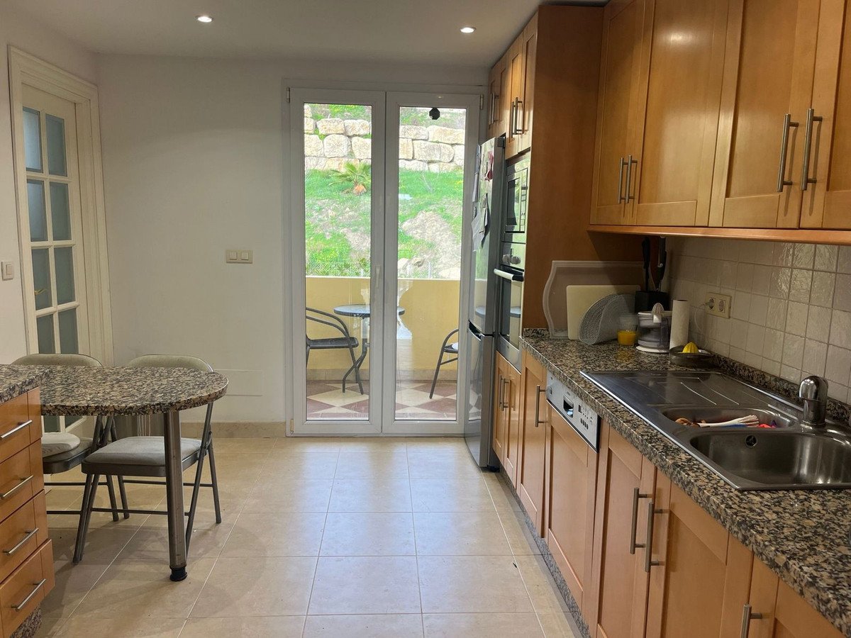 2 Bed Middle Floor Apartment in Casares Playa