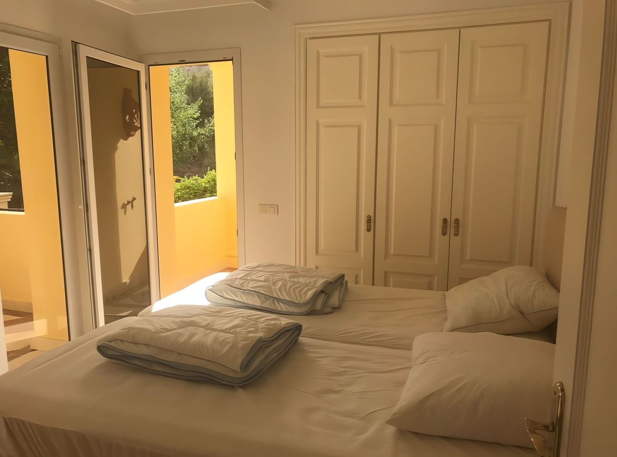 2 Bed Middle Floor Apartment in Casares Playa