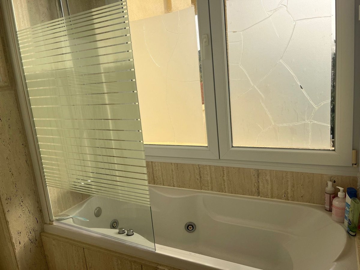 2 Bed Middle Floor Apartment in Casares Playa