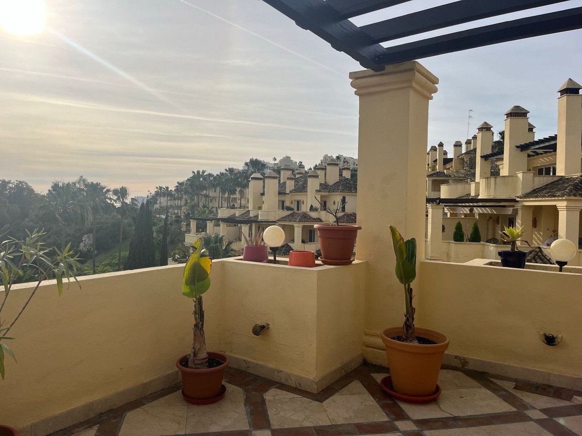 2 Bed Middle Floor Apartment in Casares Playa