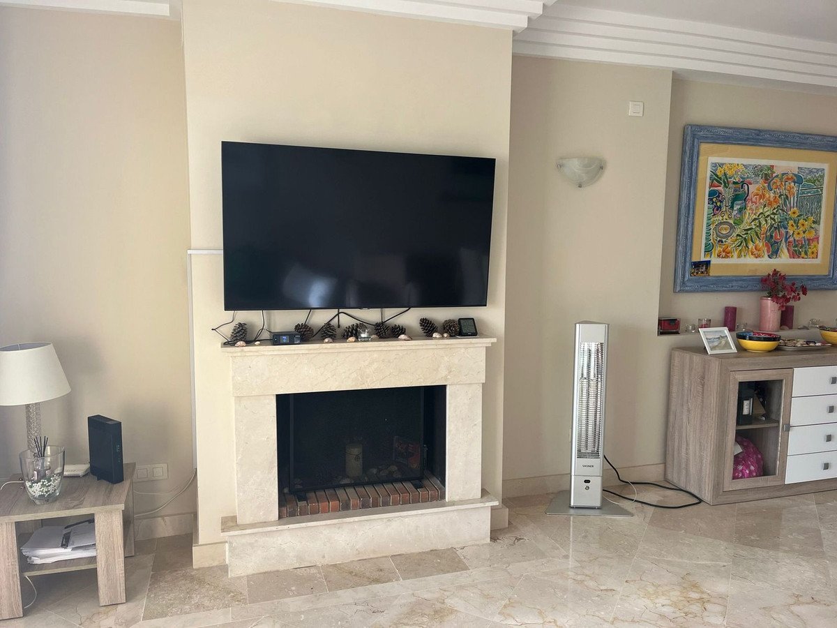 2 Bed Middle Floor Apartment in Casares Playa