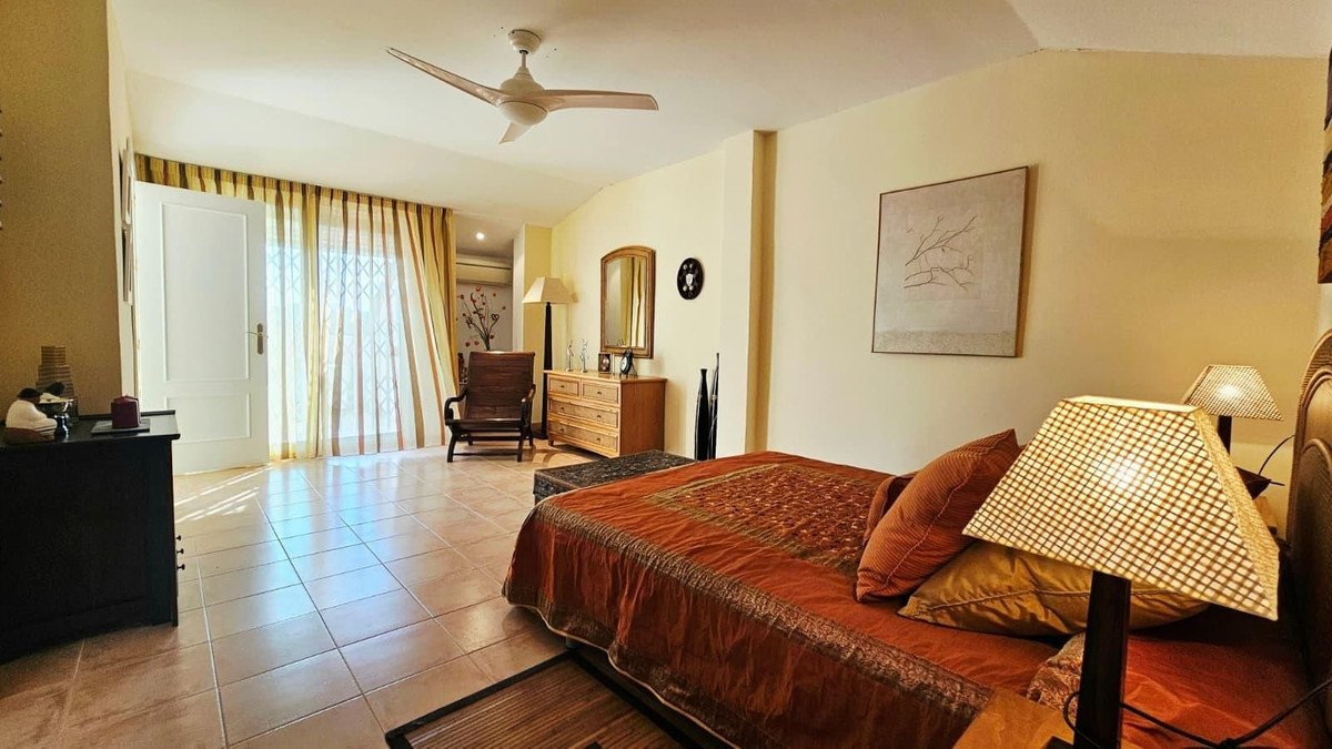 3 Bed Penthouse Duplex in Bel Air