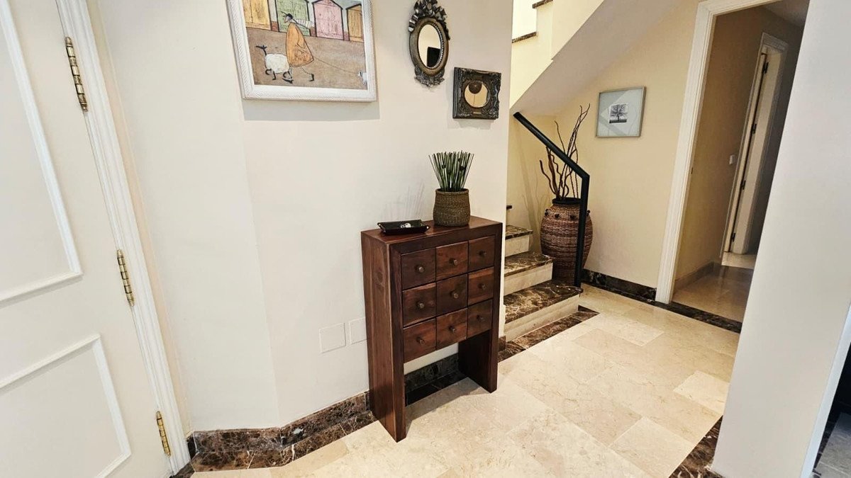 3 Bed Penthouse Duplex in Bel Air