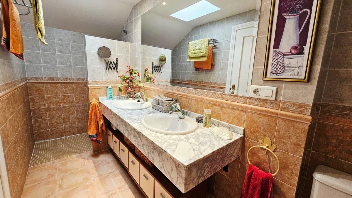 3 Bed Penthouse Duplex in Bel Air