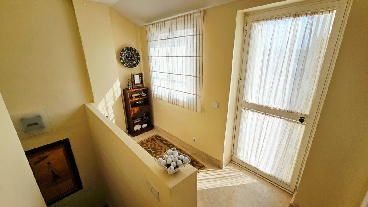 3 Bed Penthouse Duplex in Bel Air