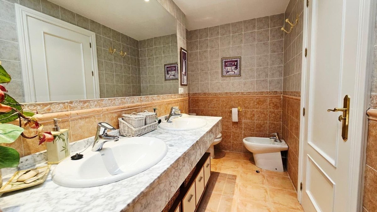3 Bed Penthouse Duplex in Bel Air