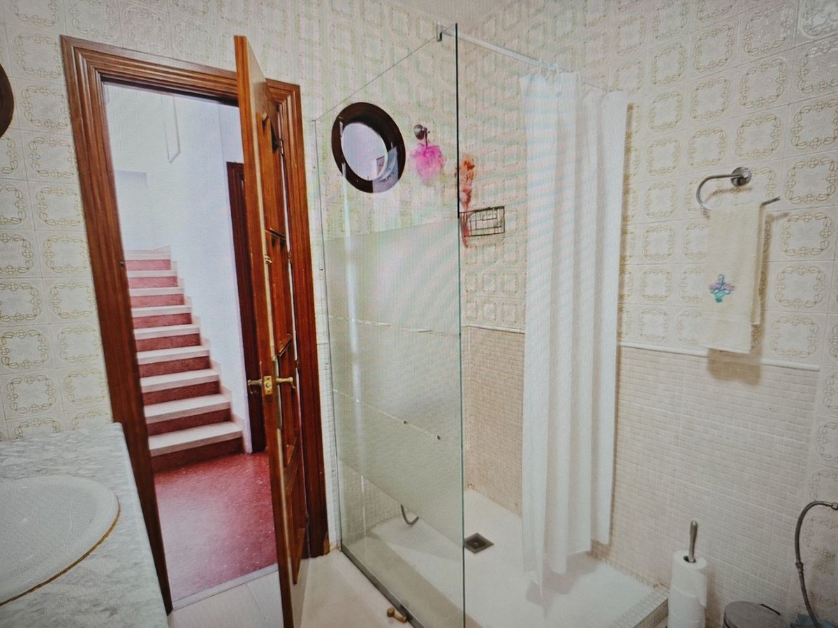5 Bed Townhouse in Victoria Eugenia