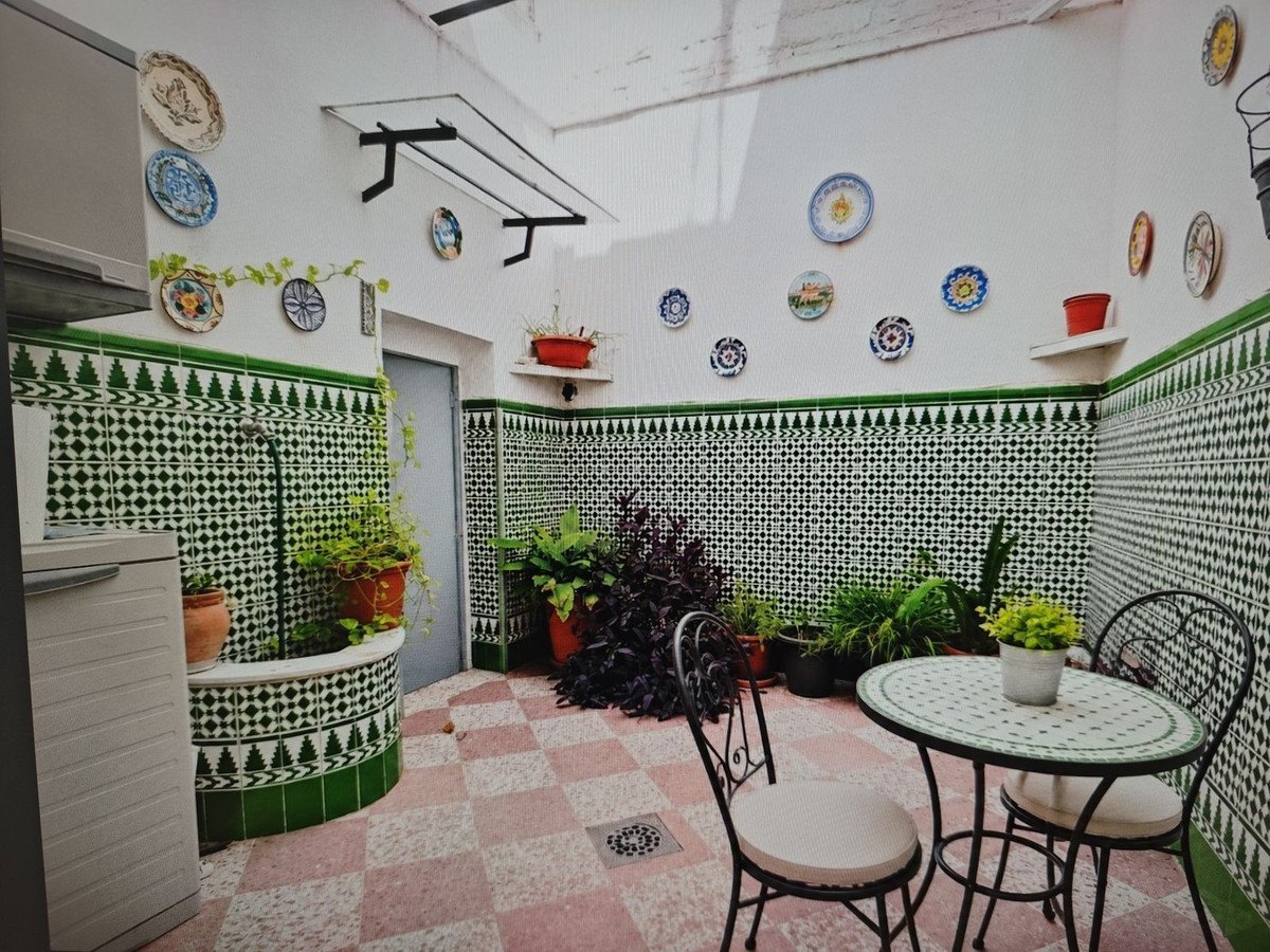 5 Bed Townhouse in Victoria Eugenia