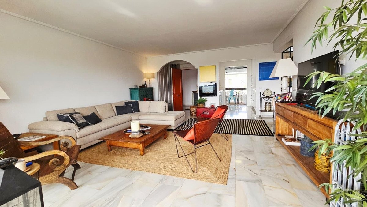 3 Bed Penthouse Duplex in Bel Air