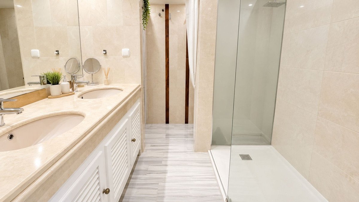 3 Bed Penthouse Duplex in Bel Air