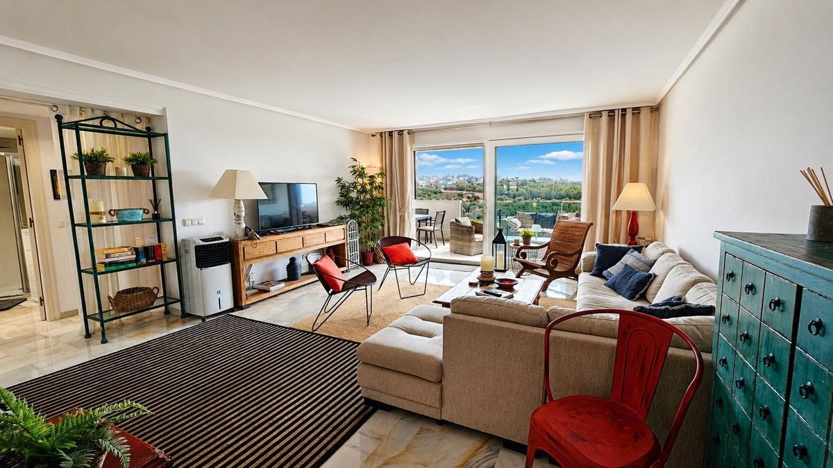 3 Bed Penthouse Duplex in Bel Air