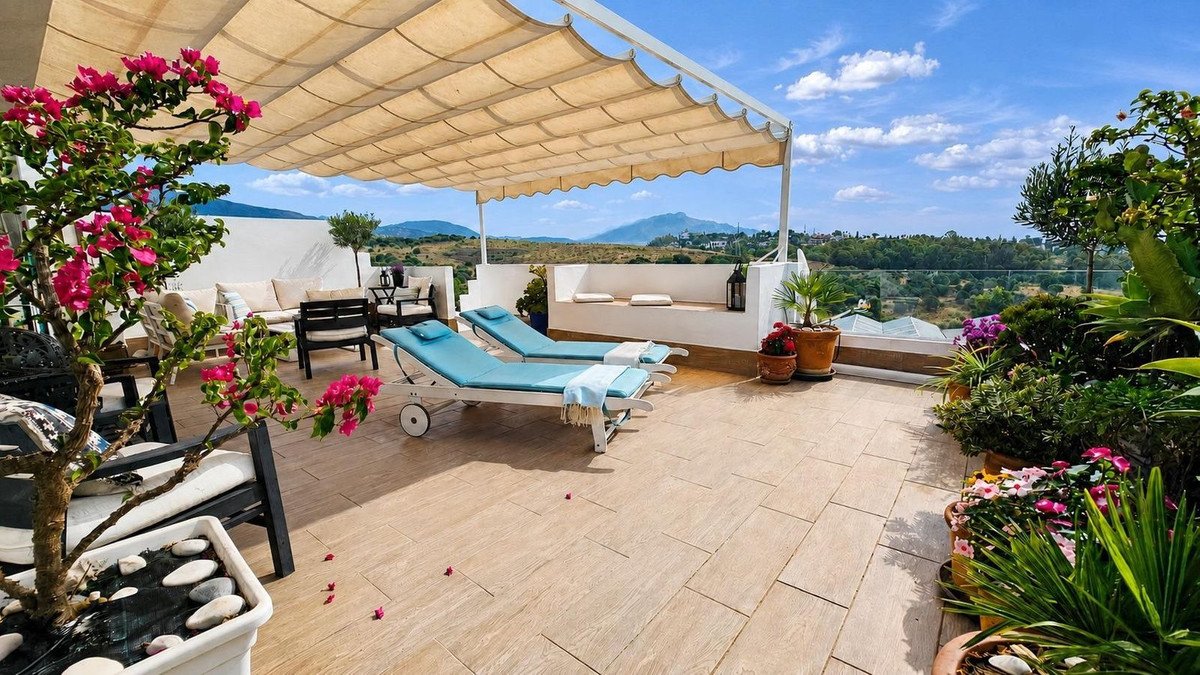 3 Bed Penthouse Duplex in Bel Air