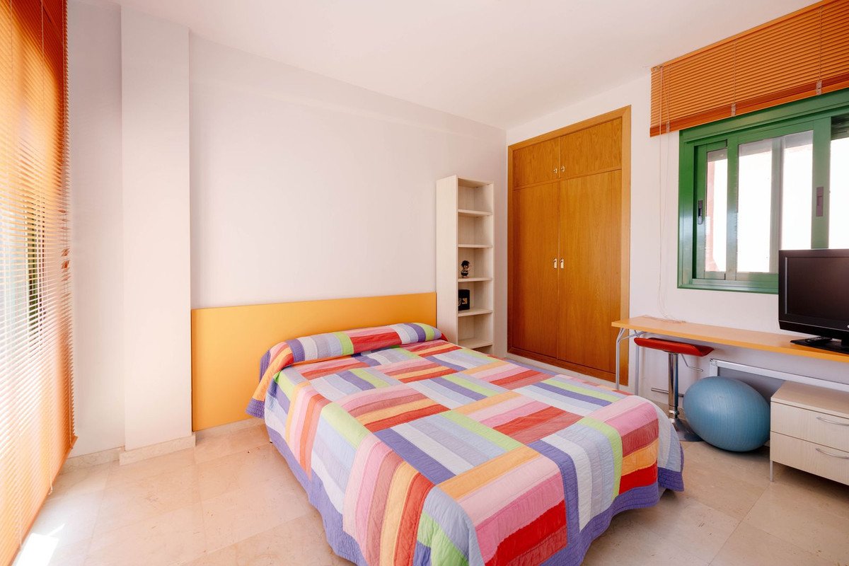 4 Bed Top Floor Apartment in Fuengirola