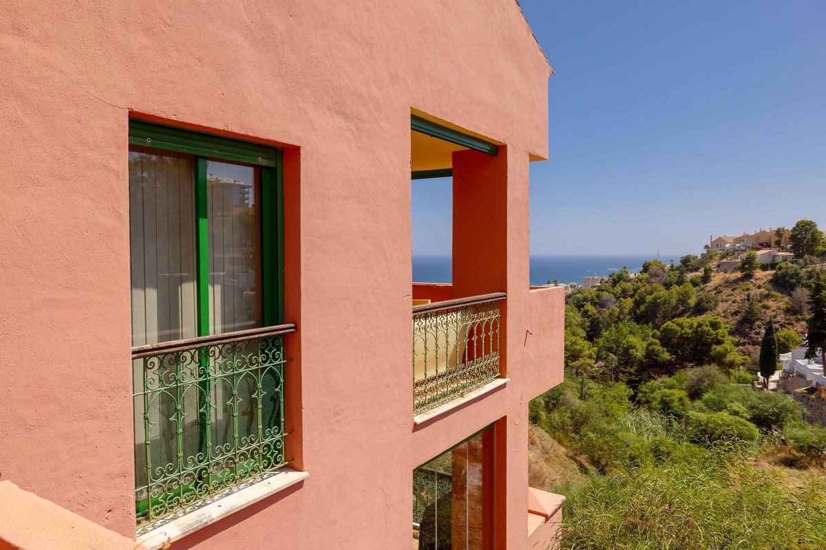 4 Bed Top Floor Apartment in Fuengirola
