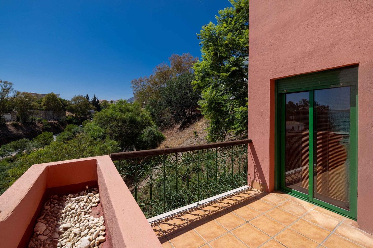 4 Bed Top Floor Apartment in Fuengirola