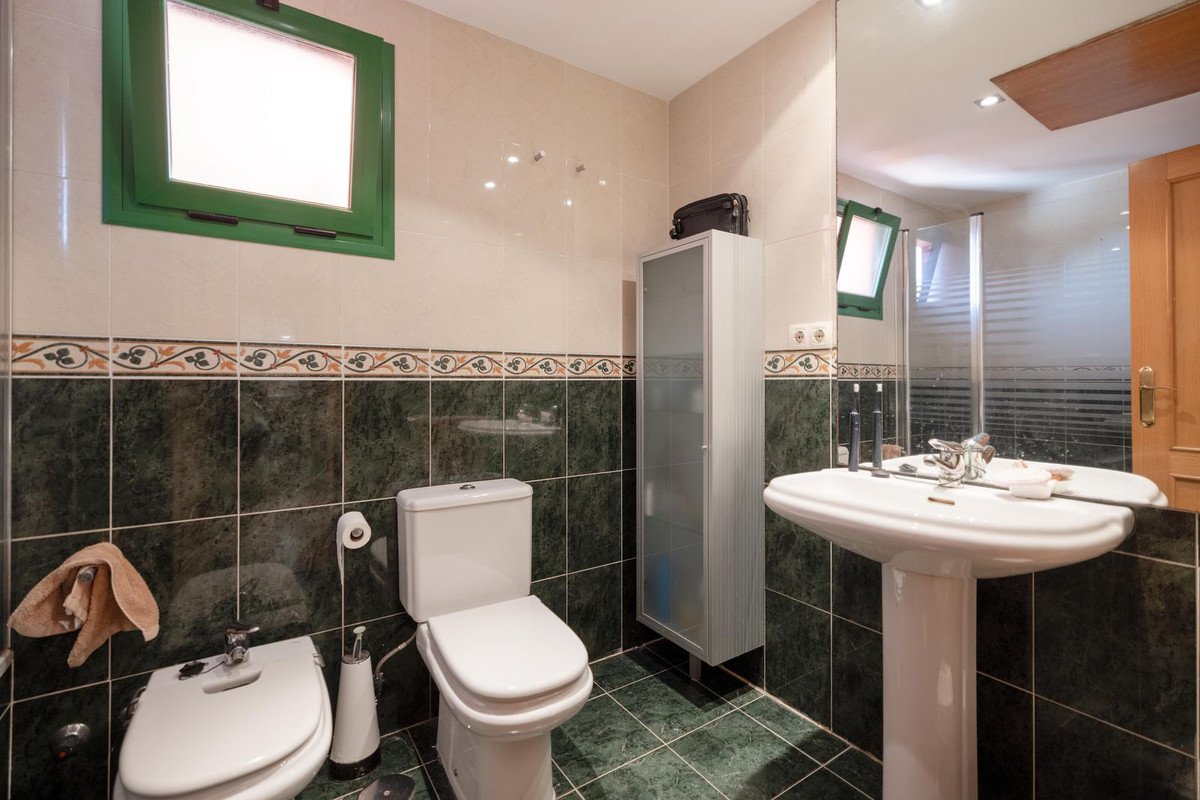 4 Bed Top Floor Apartment in Fuengirola