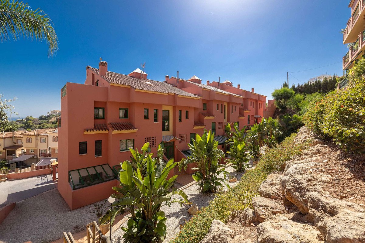 4 Bed Top Floor Apartment in Fuengirola
