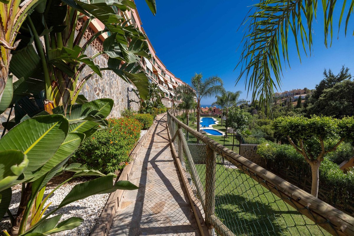4 Bed Top Floor Apartment in Fuengirola