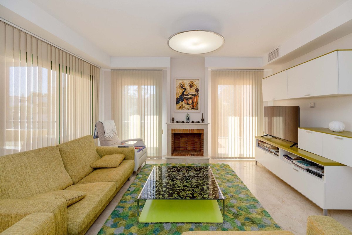 4 Bed Top Floor Apartment in Fuengirola