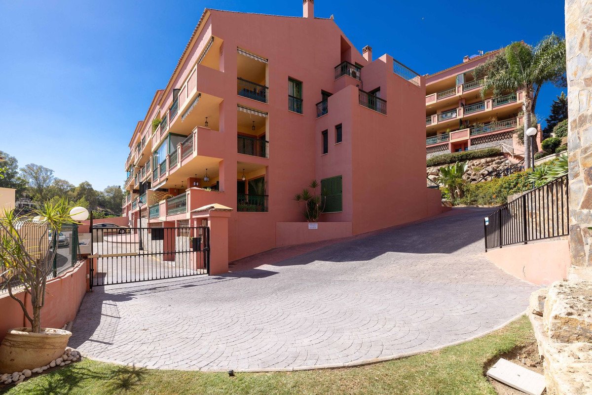 4 Bed Top Floor Apartment in Fuengirola