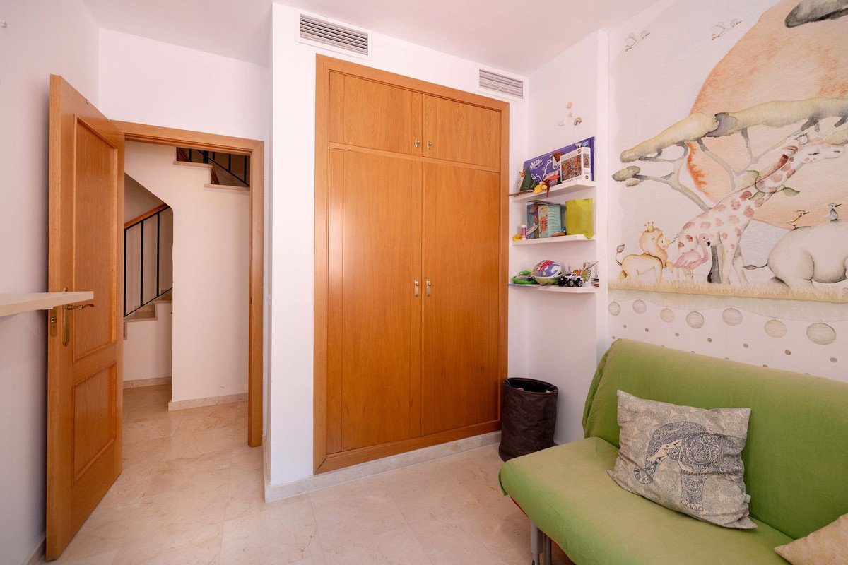 4 Bed Top Floor Apartment in Fuengirola