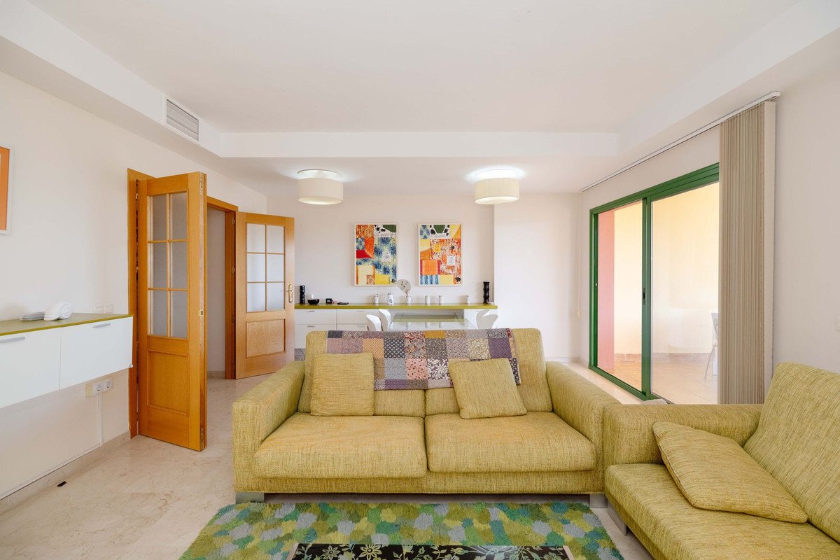 4 Bed Top Floor Apartment in Fuengirola