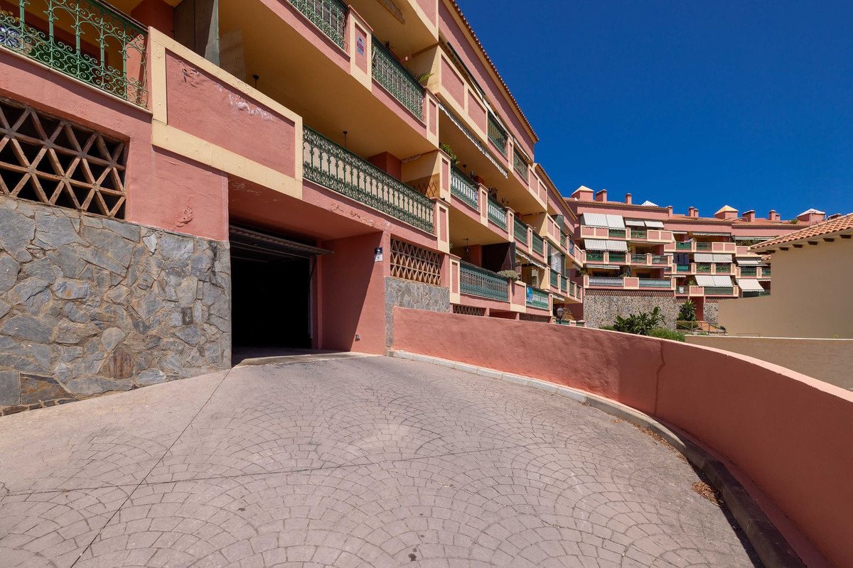 4 Bed Top Floor Apartment in Fuengirola
