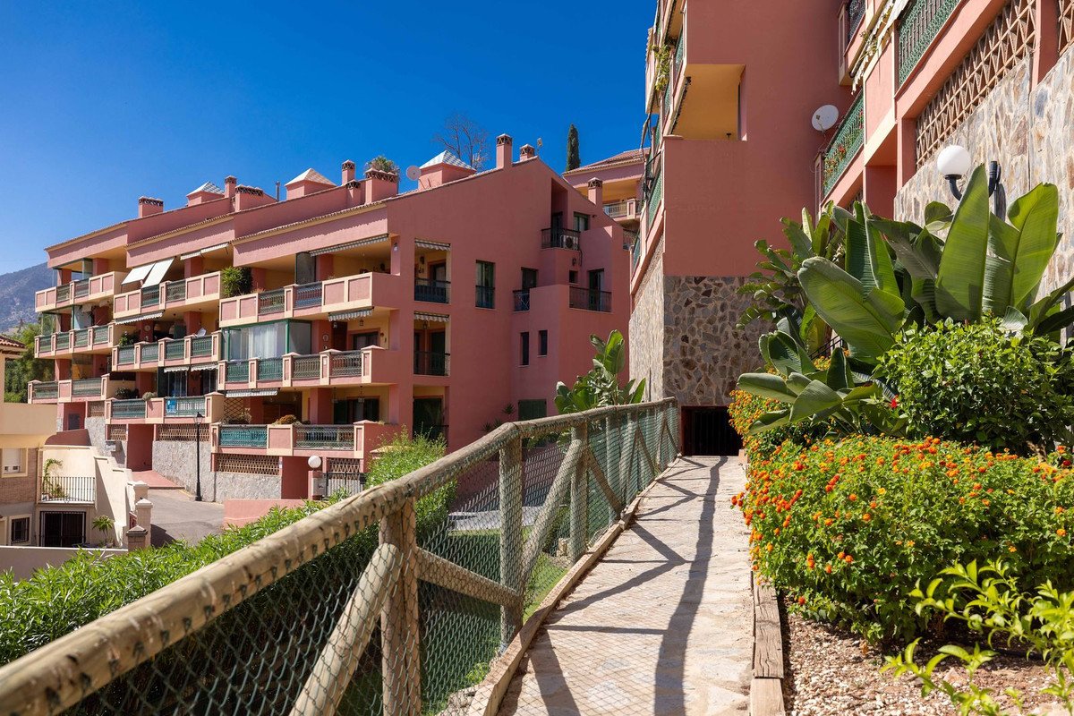 4 Bed Top Floor Apartment in Fuengirola