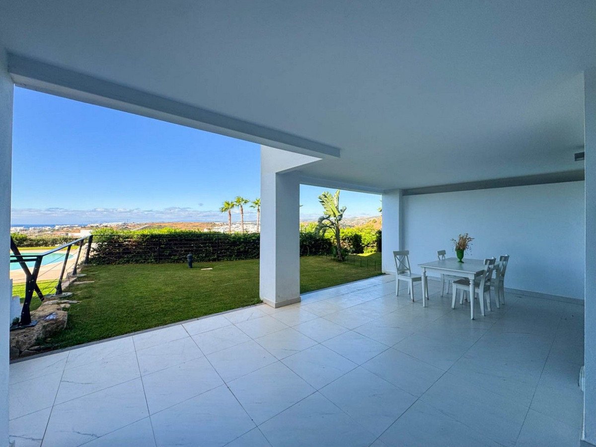 2 Bed Ground Floor Apartment in Estepona