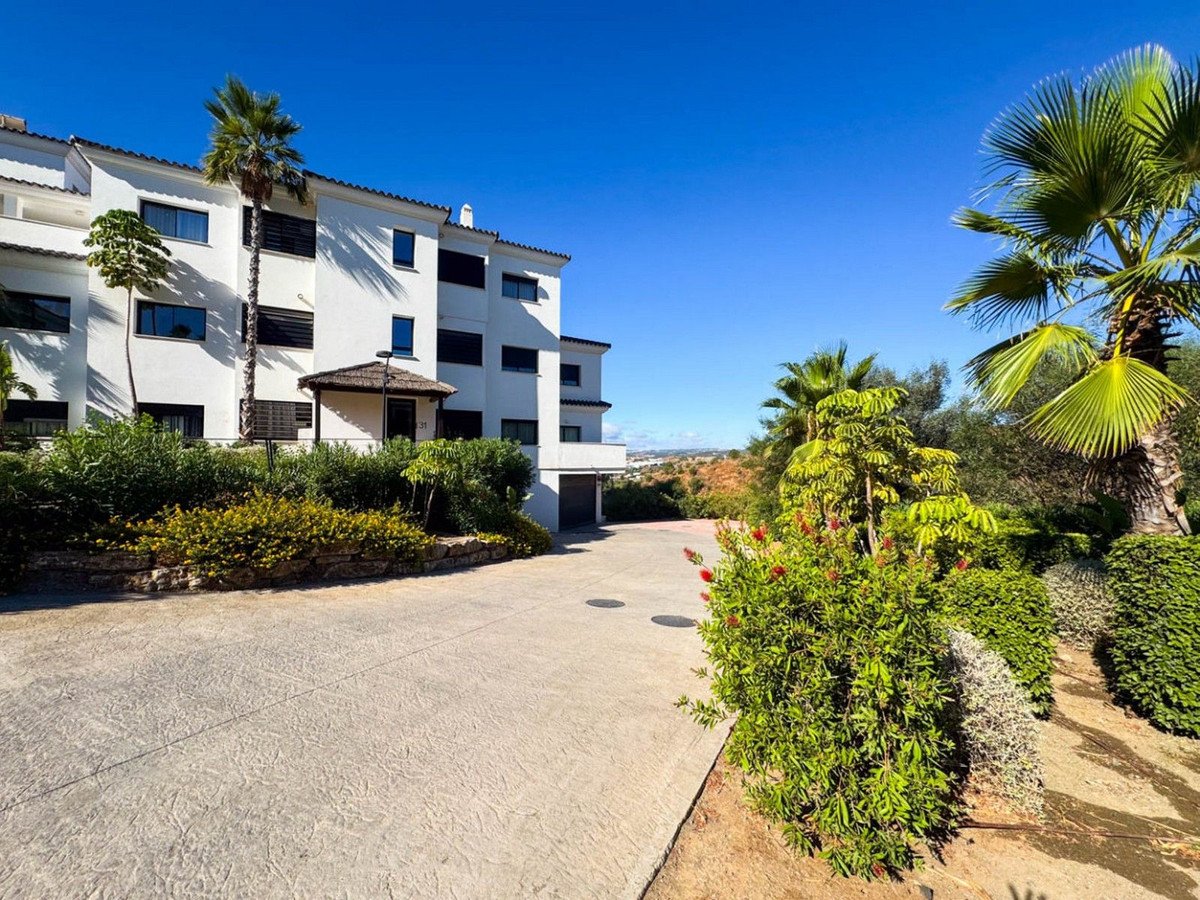 2 Bed Ground Floor Apartment in Estepona