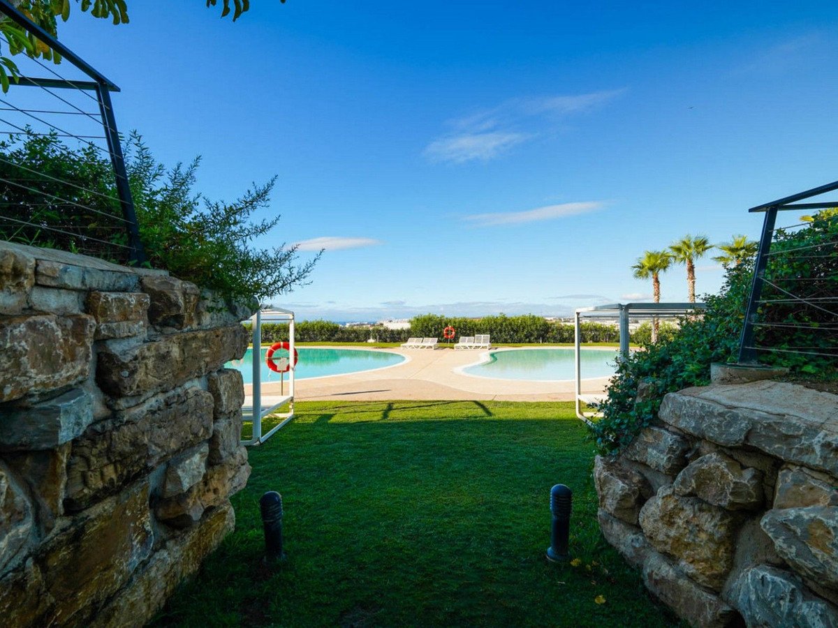 2 Bed Ground Floor Apartment in Estepona